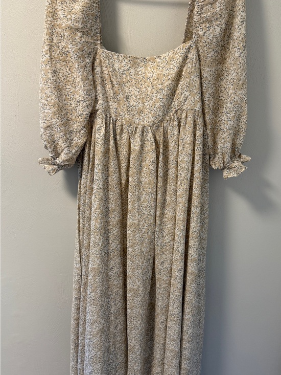 Storia Dresses & Skirts - Storia Neutral Floral Maxi Dress in Beige and Cream size L